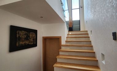 MODERNA CASA EN VENTA ZONA VALLES