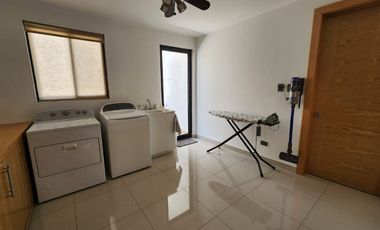 MODERNA CASA EN VENTA ZONA VALLES