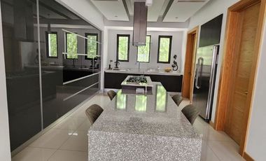 MODERNA CASA EN VENTA ZONA VALLES