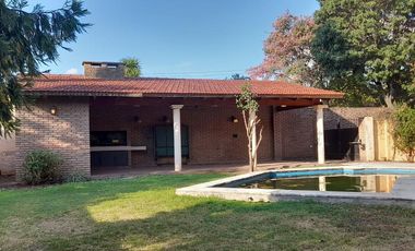 Casa en  venta tres dormitorios, Arguello Zona norte
