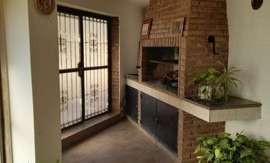 Casa en  venta tres dormitorios, Arguello Zona norte