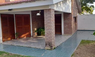 Casa en  venta tres dormitorios, Arguello Zona norte