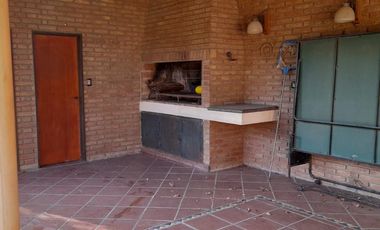 Casa en  venta tres dormitorios, Arguello Zona norte