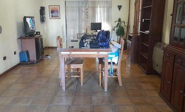 Casa en  venta tres dormitorios, Arguello Zona norte