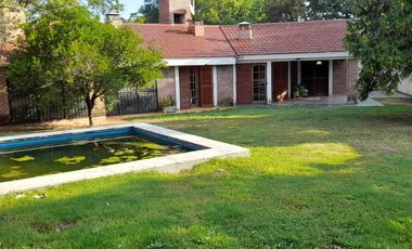 Casa en  venta tres dormitorios, Arguello Zona norte