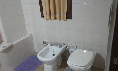 Casa en  venta tres dormitorios, Arguello Zona norte