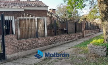 Casa en  venta tres dormitorios, Arguello Zona norte