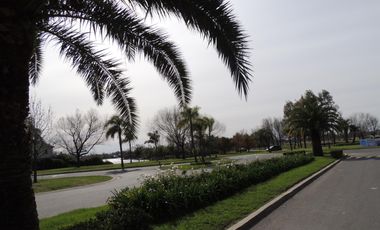 Lote interno. Se vende con Amarra.