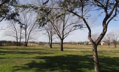Lote interno. Se vende con Amarra.