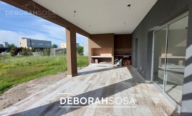 Casa en  Venta en el barrio - el canton- 5 ambientes- zona norte- escobar- maschwitz