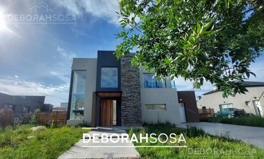 Casa en  Venta en el barrio - el canton- 5 ambientes- zona norte- escobar- maschwitz