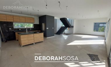 Casa en  Venta en el barrio - el canton- 5 ambientes- zona norte- escobar- maschwitz