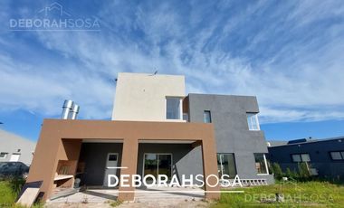Casa en  Venta en el barrio - el canton- 5 ambientes- zona norte- escobar- maschwitz