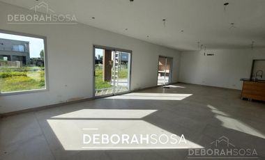 Casa en  Venta en el barrio - el canton- 5 ambientes- zona norte- escobar- maschwitz