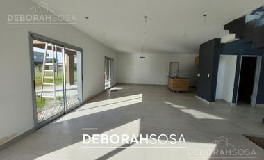 Casa en  Venta en el barrio - el canton- 5 ambientes- zona norte- escobar- maschwitz