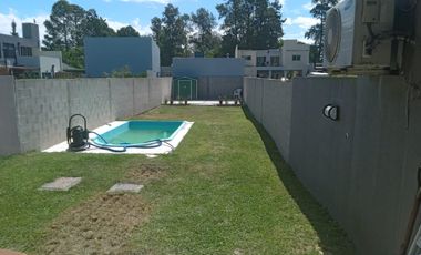 Duplex de 2 dormitorios de 167 M2  con galeria parque parrilla y pileta