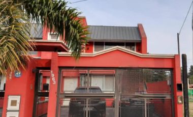 Duplex de 2 dormitorios de 167 M2  con galeria parque parrilla y pileta