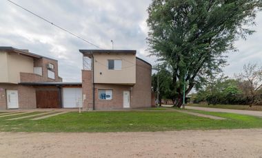 Casa duplex  2 dormitorios  todos los servicios Santo Tome Santa Fe