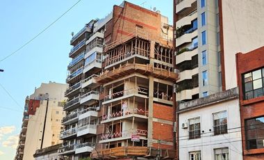 Departamento en venta de pozo. Duplex de 4 ambientes con balcón y amplia terraza. Cochera. Amenities. Financiación. Entrega fines 2025.
