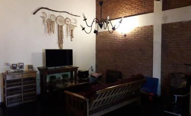 CHALET 3 AMBIENTES Y PARQUE EN MONTE GRANDE ZONA RESIDENCIAL