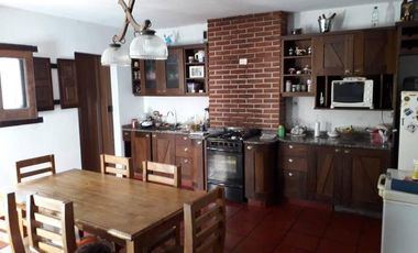CHALET 3 AMBIENTES Y PARQUE EN MONTE GRANDE ZONA RESIDENCIAL