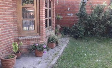 CHALET 3 AMBIENTES Y PARQUE EN MONTE GRANDE ZONA RESIDENCIAL