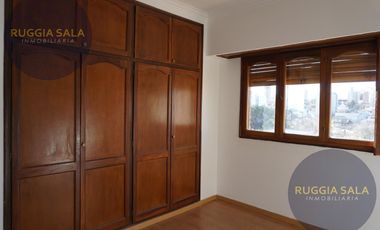 Semipiso en venta de 3 dormitorios con balcón y 2 cocheras