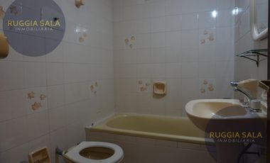 Semipiso en venta de 3 dormitorios con balcón y 2 cocheras