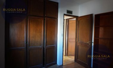 Semipiso en venta de 3 dormitorios con balcón y 2 cocheras
