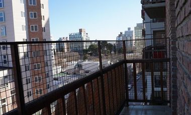 Semipiso en venta de 3 dormitorios con balcón y 2 cocheras