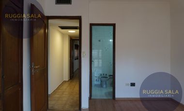 Semipiso en venta de 3 dormitorios con balcón y 2 cocheras