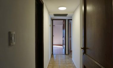 Semipiso en venta de 3 dormitorios con balcón y 2 cocheras