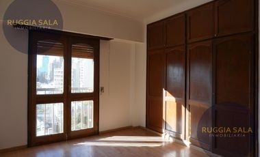 Semipiso en venta de 3 dormitorios con balcón y 2 cocheras