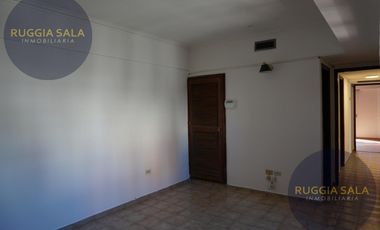 Semipiso en venta de 3 dormitorios con balcón y 2 cocheras