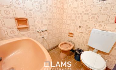 Casa de 5 ambientes - VENTA - Punta Mogotes a metros del Mar, apta edifico 8 pisos.