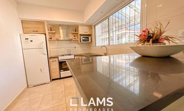 Casa de 5 ambientes - VENTA - Punta Mogotes a metros del Mar, apta edifico 8 pisos.