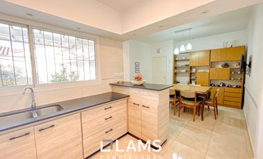 Casa de 5 ambientes - VENTA - Punta Mogotes a metros del Mar, apta edifico 8 pisos.