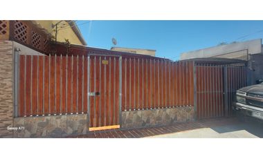 SE VENDE AMPLIA CASA EN POBLACION FRANCISCO DE AGUIRRE