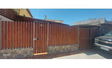 SE VENDE AMPLIA CASA EN POBLACION FRANCISCO DE AGUIRRE