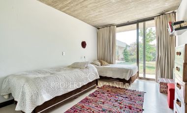 Mediterránea, Piedra Roja, cercana a colegio San Anselmo