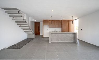 Casa en venta en el norte de Merida Conkal en privada de 3 recámaras y alberca