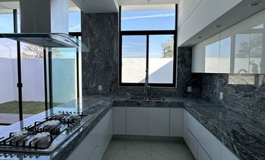 Hermosa y moderna casa en Parques Vallarta