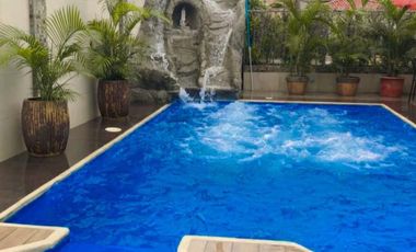 VENTA  CASA ESQUINERA  SAMBORONDON  PISCINA /JACUZZI URB ESTANCIAS DEL RIO (OF)