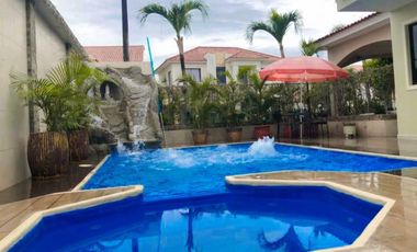 VENTA  CASA ESQUINERA  SAMBORONDON  PISCINA /JACUZZI URB ESTANCIAS DEL RIO (OF)
