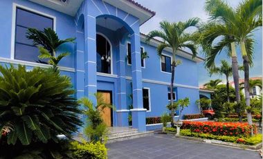 VENTA  CASA ESQUINERA  SAMBORONDON  PISCINA /JACUZZI URB ESTANCIAS DEL RIO (OF)