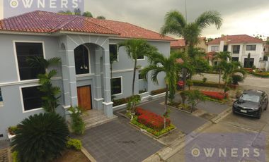 VENTA  CASA ESQUINERA  SAMBORONDON  PISCINA /JACUZZI URB ESTANCIAS DEL RIO (OF)
