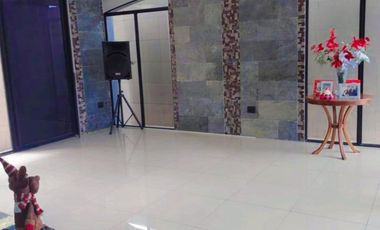 VENTA  CASA ESQUINERA  SAMBORONDON  PISCINA /JACUZZI URB ESTANCIAS DEL RIO (OF)