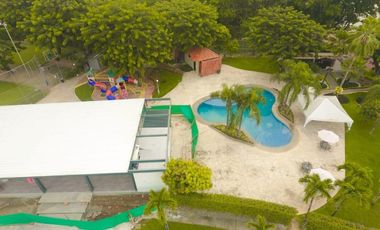 VENTA  CASA ESQUINERA  SAMBORONDON  PISCINA /JACUZZI URB ESTANCIAS DEL RIO (OF)