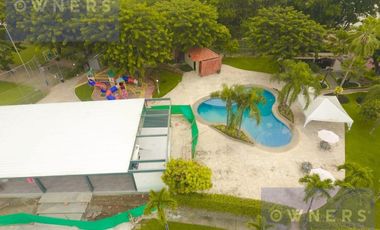 VENTA  CASA ESQUINERA  SAMBORONDON  PISCINA /JACUZZI URB ESTANCIAS DEL RIO (OF)