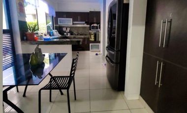 VENTA  CASA ESQUINERA  SAMBORONDON  PISCINA /JACUZZI URB ESTANCIAS DEL RIO (OF)